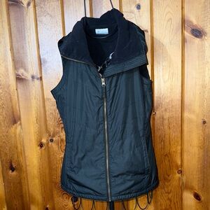 Columbia Black Sleeveless Vest turtle neck style vest black stylish form fitting